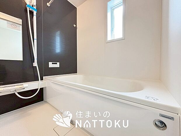 【現地写真（浴室）】浴室暖房乾燥機付き。１坪タイプで広々です。