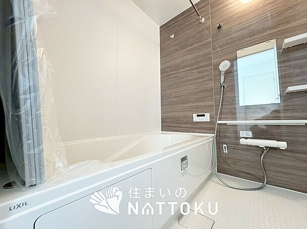 【現地写真（浴室）】浴室暖房乾燥機付き。１坪タイプで広々です。