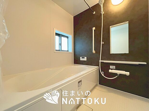 【現地写真(浴室)】浴室暖房乾燥機付き。1坪タイプで広々です。