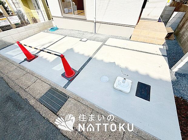 【現地写真（駐車場）】駐車スペースが広く、運転が苦手な方も安心です。