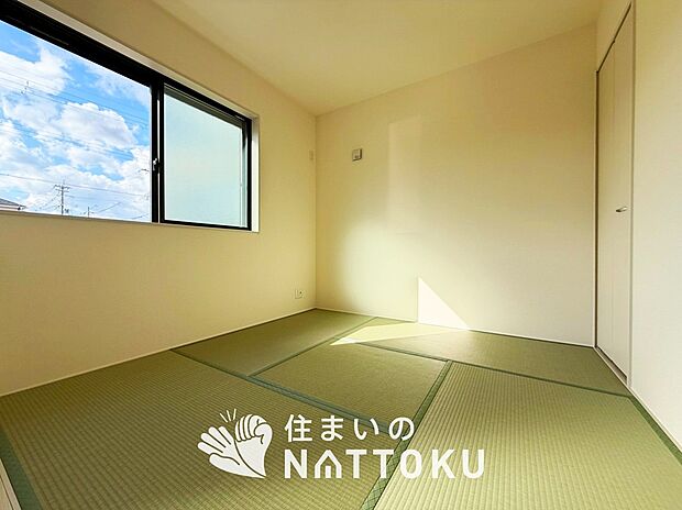 【現地写真(和室)】大壁仕様の新和室。くつろぎの空間です。