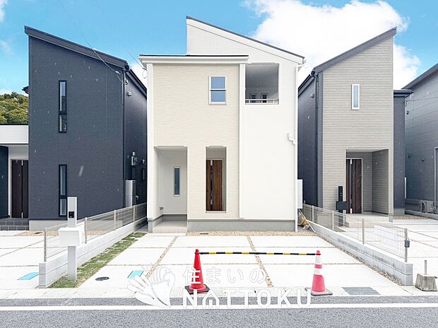 【現地写真（外観）【２号地】】雨で汚れを落とし、耐久性・耐候性に優れた外壁を使用しています。