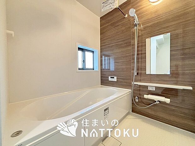 【現地写真（浴室）】浴室暖房乾燥機付き。１坪タイプで広々です。