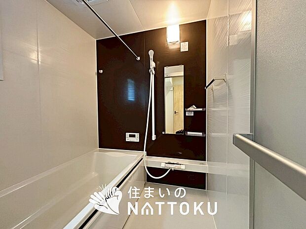 【現地写真(浴室)】浴室暖房乾燥機付き。1坪タイプで広々です。