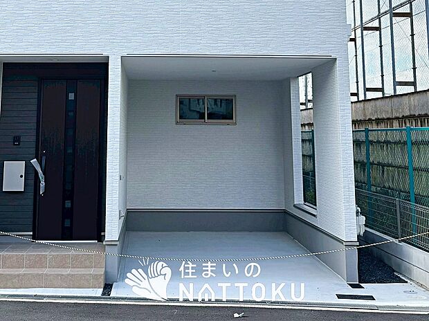 【現地写真（駐車場）】駐車スペースが広く、運転が苦手な方も安心です。