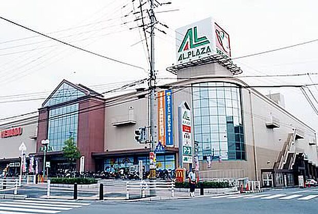 アル・プラザ枚方（約570m）