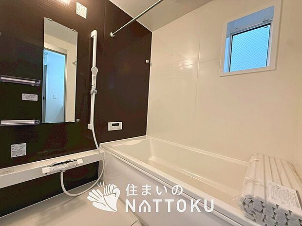 【現地写真（浴室）】浴室暖房乾燥機付き。１坪タイプで広々です。