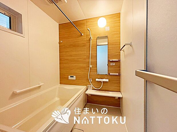 【現地写真（浴室）】浴室暖房乾燥機付き。１坪タイプで広々です。