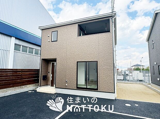 【現地写真（外観）【２号地】】雨で汚れを落とし、耐久性・耐候性に優れた外壁を使用しています。