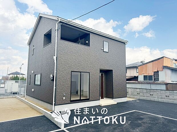 【現地写真（外観）【３号地】】軽くて火災に強い屋根材を採用し、地震時の建物への負担や揺れを軽減しています。