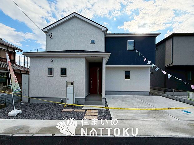 【現地写真（外観）【２号地】】軽くて火災に強い屋根材を採用し、地震時の建物への負担や揺れを軽減しています。