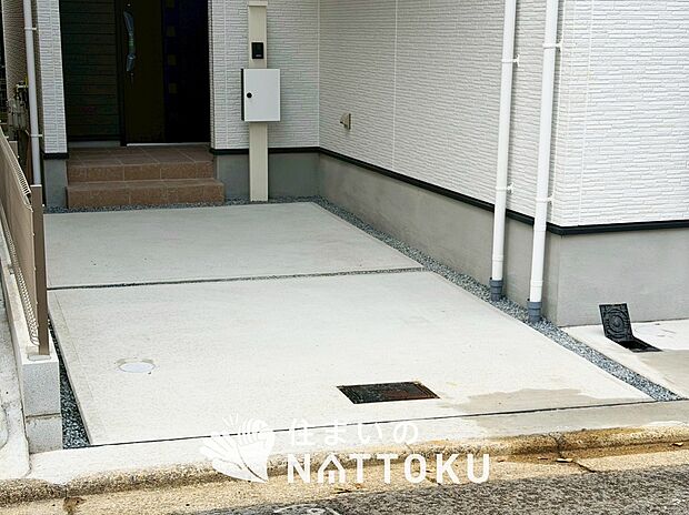 【現地写真（駐車場）】駐車スペースが広く、運転が苦手な方も安心です。