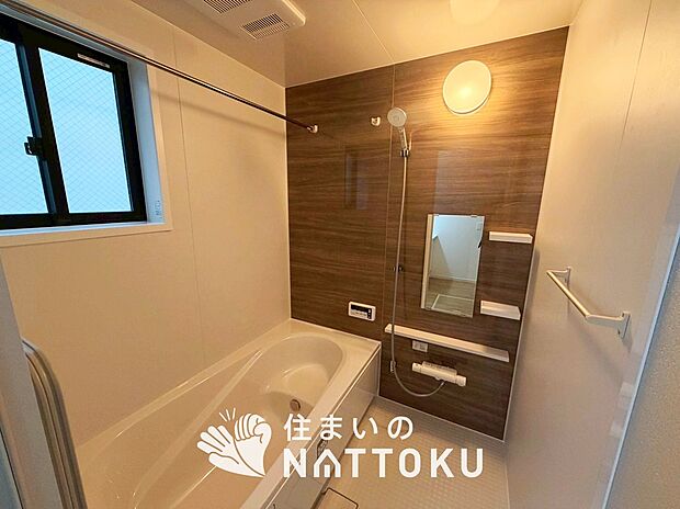 【現地写真（浴室）】浴室暖房乾燥機付き。１坪タイプで広々です。