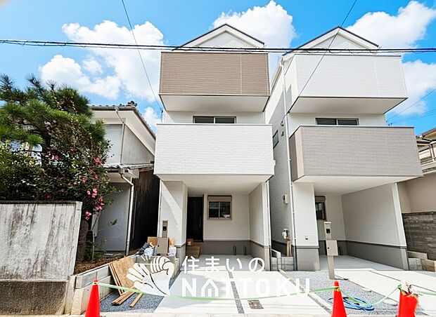 【現地写真(外観)【1号地】】軽くて火災に強い屋根材を採用し、地震時の建物への負担や揺れを軽減しています。