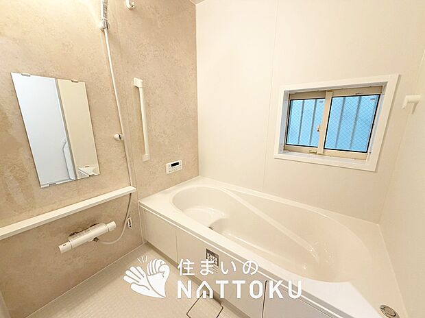 【現地写真（浴室）】浴室暖房乾燥機付き。１坪タイプで広々です。