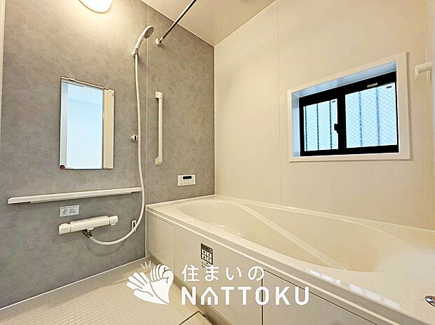 【現地写真（浴室）】浴室暖房乾燥機付き。１坪タイプで広々です。