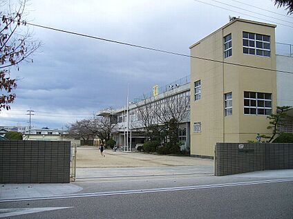 木津川市立相楽小学校 1000ｍ(徒歩13分)