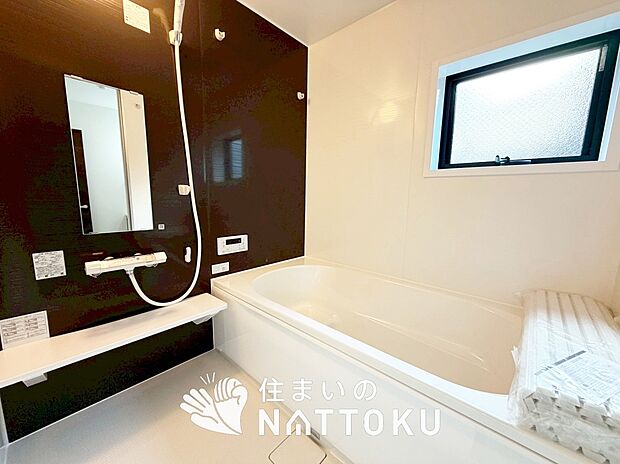 【現地写真(浴室)】浴室暖房乾燥機付き。1坪タイプで広々です。