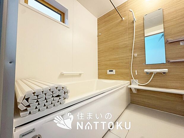 【現地写真（浴室）】浴室暖房乾燥機付き。１坪タイプで広々です。