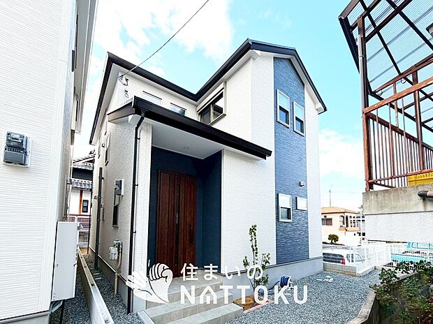 【現地写真（街並み）】がっしりとした骨組で安心、建築基準法で定められた壁量の１.３倍を確保しています。