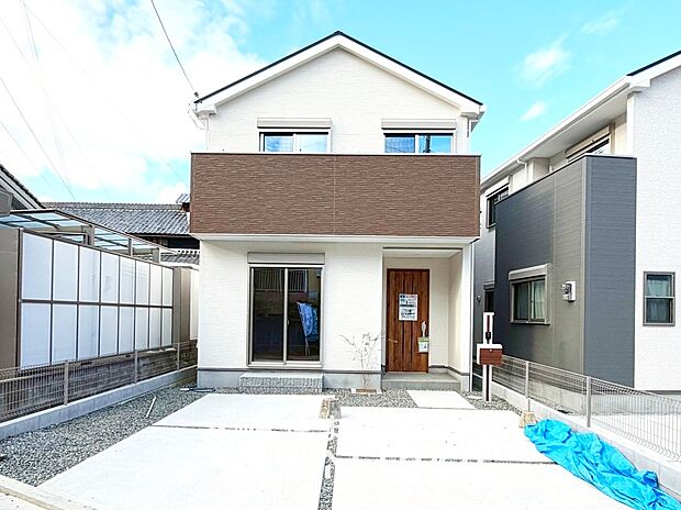 【現地写真（外観）【１号地】】雨で汚れを落とし、耐久性・耐候性に優れた外壁を使用しています。