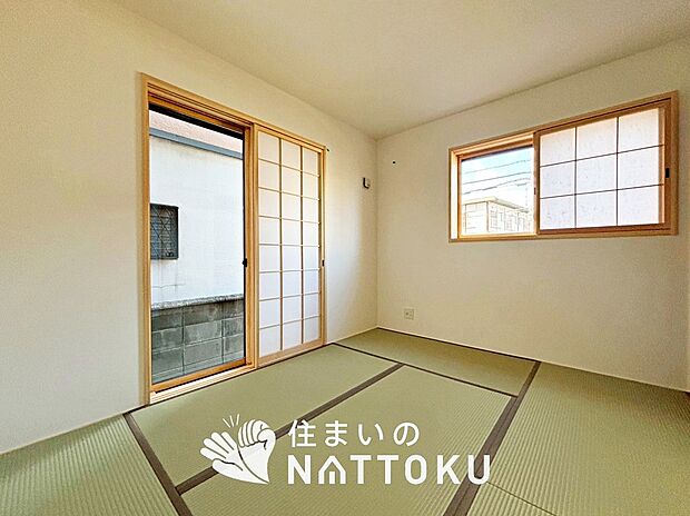 【現地写真（和室）】大壁仕様の新和室。くつろぎの空間です。