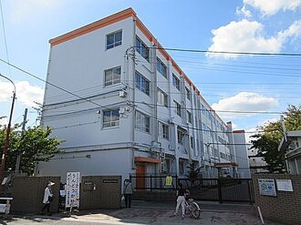 高槻市立第六中学校（約1,000m）