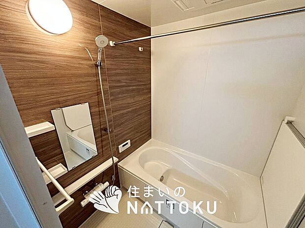 【現地写真（浴室）】浴室暖房乾燥機付き。１坪タイプで広々です。