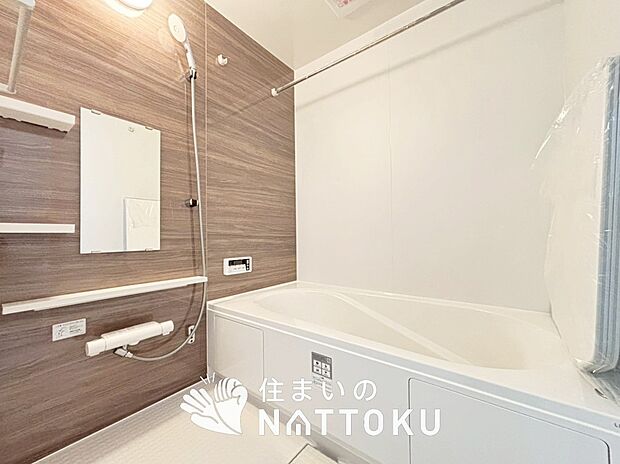 【現地写真(浴室)】浴室暖房乾燥機付き。1坪タイプで広々です。