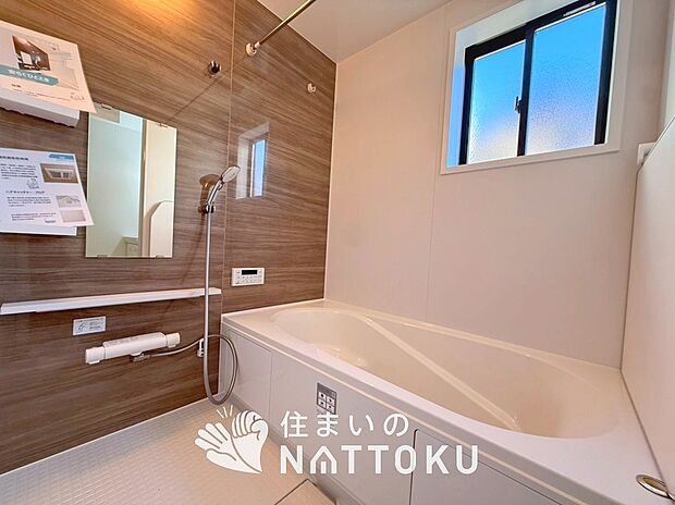 【現地写真(浴室)】浴室暖房乾燥機付き。1坪タイプで広々です。