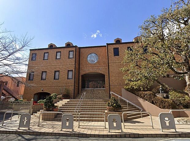 のびてゆく幼稚園(約616m)