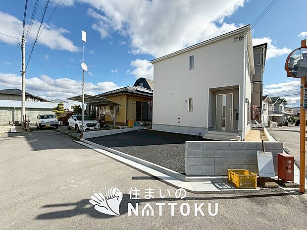 【現地写真(前道含む外観)】健康被害に配慮したもっとも安全性の高い建材を採用し、シックハウス対策をしております。