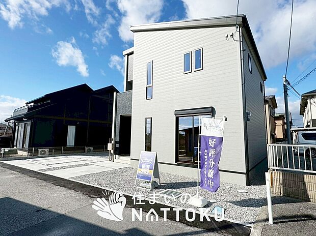 【現地写真(外観)】雨で汚れを落とし、耐久性・耐候性に優れた外壁を使用しています。