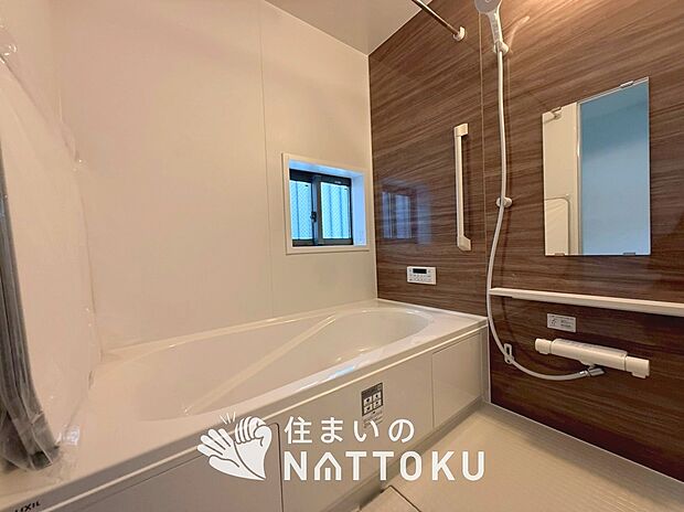 【現地写真（浴室）】浴室暖房乾燥機付き。１坪タイプで広々です。