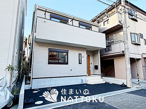 【現地写真（外観）】雨で汚れを落とし、耐久性・耐候性に優れた外壁を使用しています。