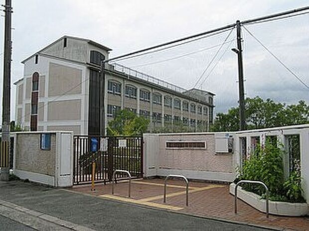 豊中市立第十八中学校（約1,088m）