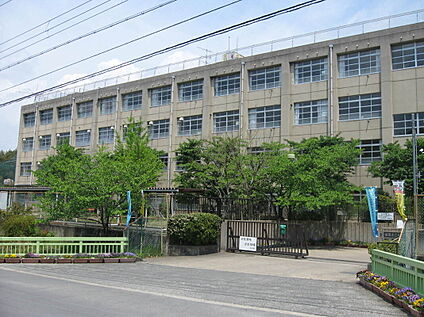 城陽市立東城陽中学校 1000ｍ(徒歩13分)