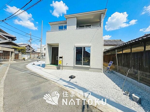 【現地写真（外観）】雨で汚れを落とし、耐久性・耐候性に優れた外壁を使用しています。