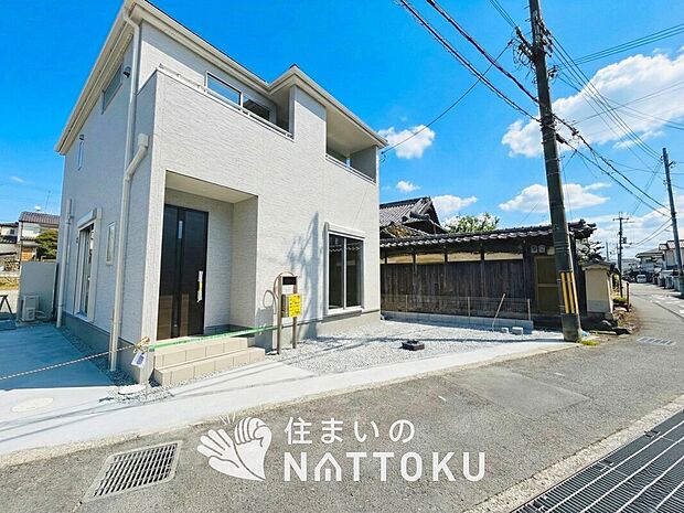 【現地写真（前道含む外観）】健康被害に配慮したもっとも安全性の高い建材を採用し、シックハウス対策をしております。