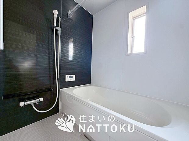 【現地写真（浴室）】浴室暖房乾燥機付き。１坪タイプで広々です。