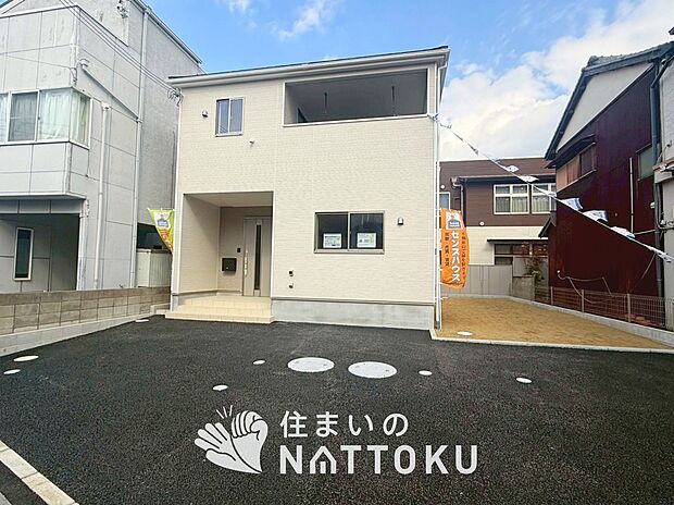 【現地写真（外観）】雨で汚れを落とし、耐久性・耐候性に優れた外壁を使用しています。