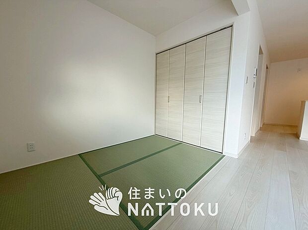 【現地写真（和室）】大壁仕様の新和室。くつろぎの空間です。