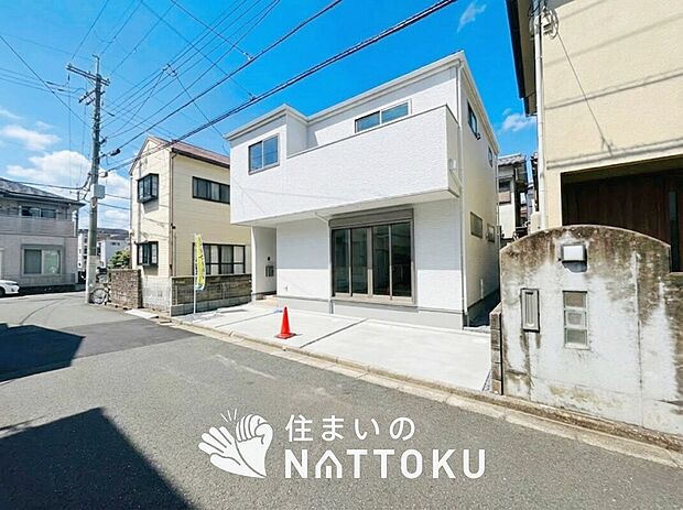 【現地写真(前道含む外観)】お引渡し後も無償の定期点検を行っており、暮らしの安心をお届けしています。