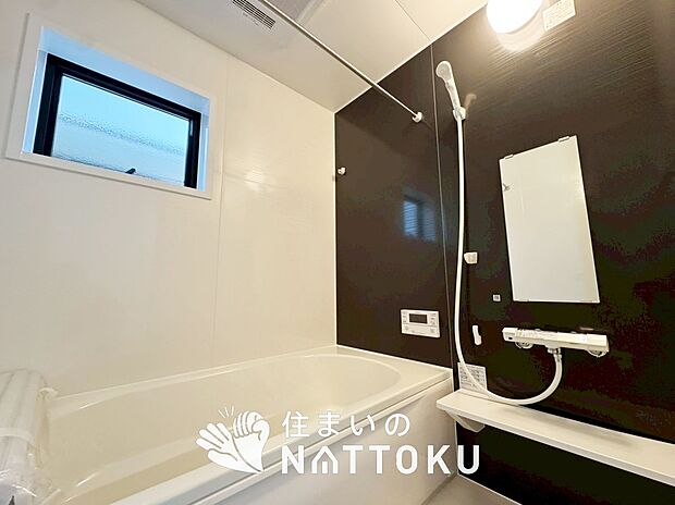 【現地写真(浴室)】浴室暖房乾燥機付き。1坪タイプで広々です。