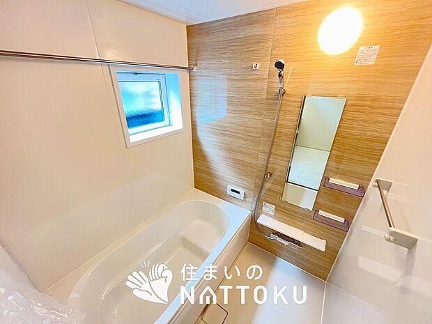 【現地写真(浴室)】浴室暖房乾燥機付き。1坪タイプで広々です。