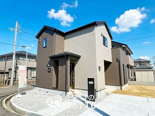 【現地写真(外観)】軽くて火災に強い屋根材を採用し、地震時の建物への負担や揺れを軽減しています。