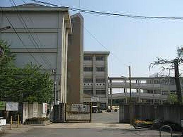 宇治市立西宇治中学校（約830m）