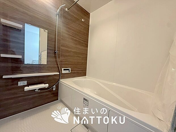 【現地写真(浴室)】浴室暖房乾燥機付き。1坪タイプで広々です。