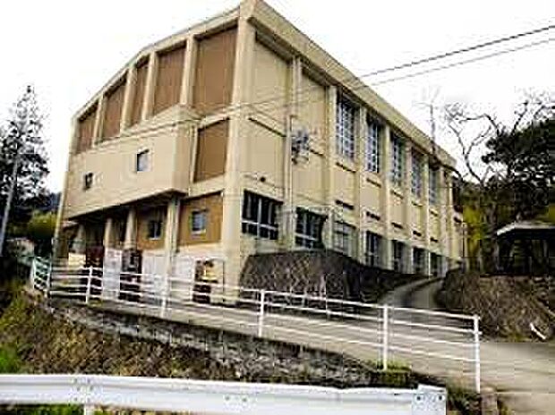 豊能町立吉川小学校(約1,700m)