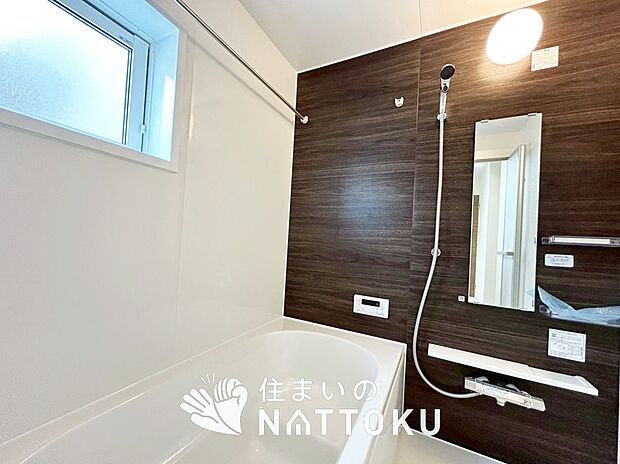 【現地写真(浴室)】浴室暖房乾燥機付き。1坪タイプで広々です。